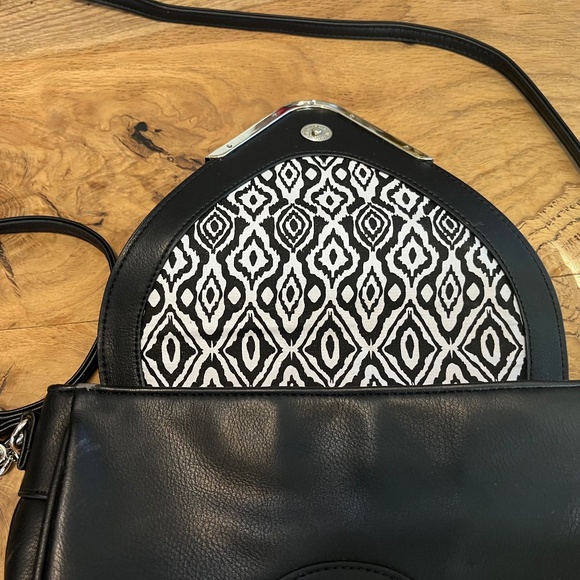 Steve Madden Black & White Crossbody Purse: Rare Find! - Picture 12 of 17